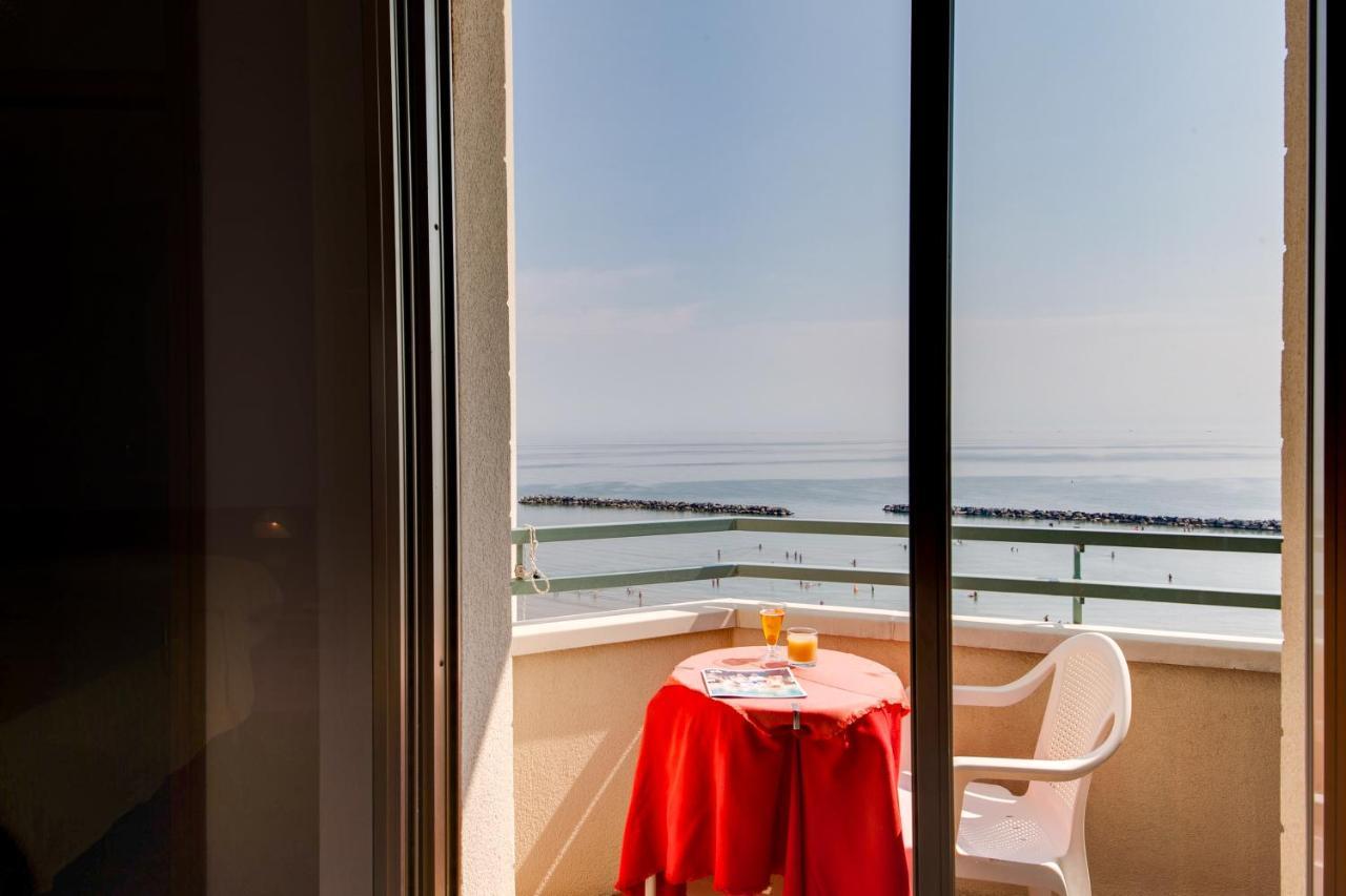 Hotel Majestic Bellaria-Igea Marina Exterior photo