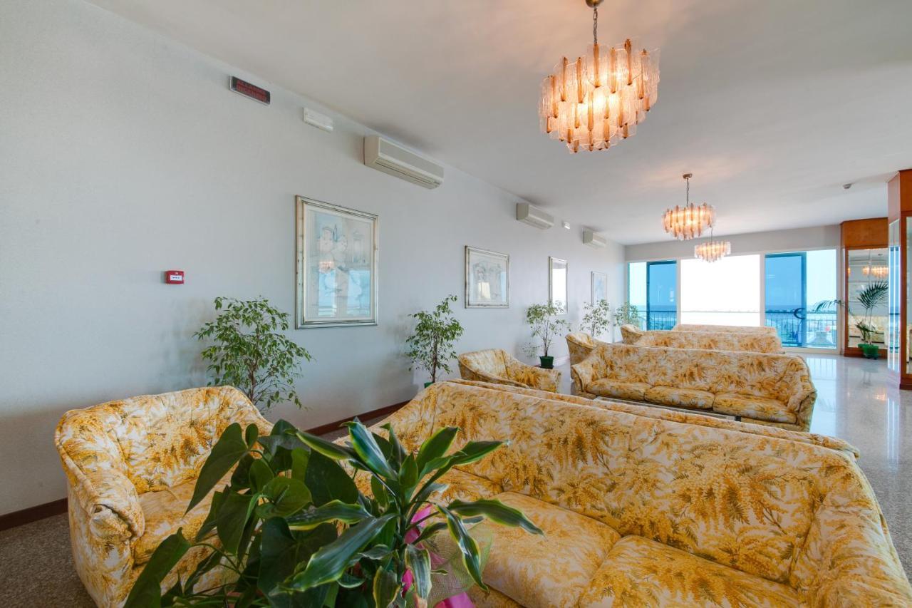 Hotel Majestic Bellaria-Igea Marina Exterior photo