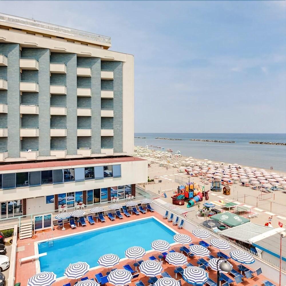 Hotel Majestic Bellaria-Igea Marina Exterior photo